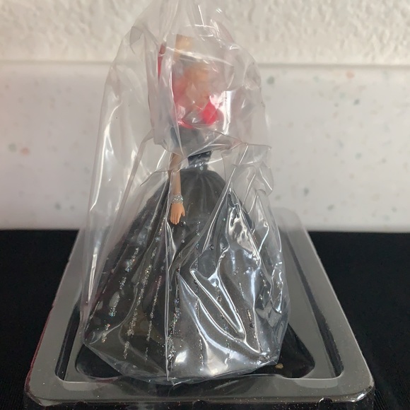 1998 Hallmark Holiday Barbie Ornament - Picture 13 of 13